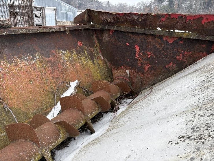 gehl-scavenger-slinger-spreader---off-site-image-6