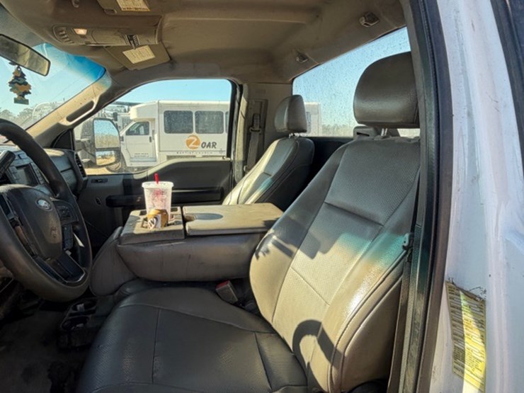 2018-ford-f550-image-36