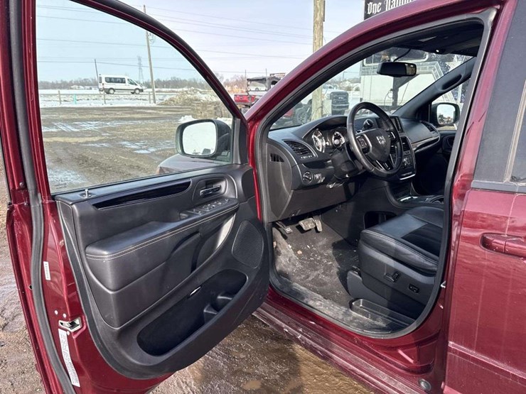 2016-dodge-grand-caravan-image-10