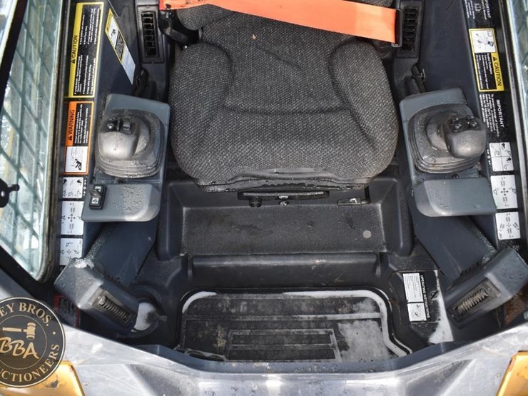 2020-deere-333g-image-45