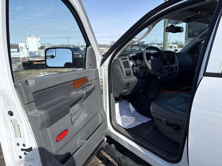 2006-dodge-ram-2500-image-11