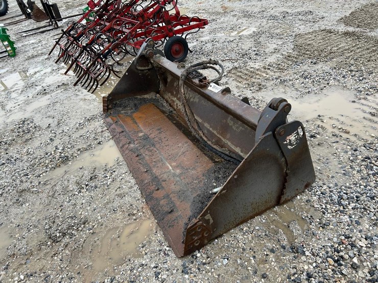 86”-4in1-skid-steer-bucket-image-1