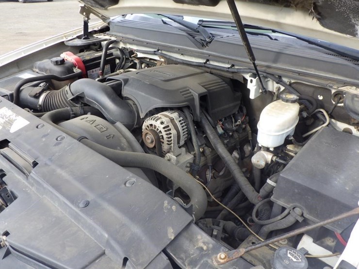 2009-chevrolet-suburban-image-10