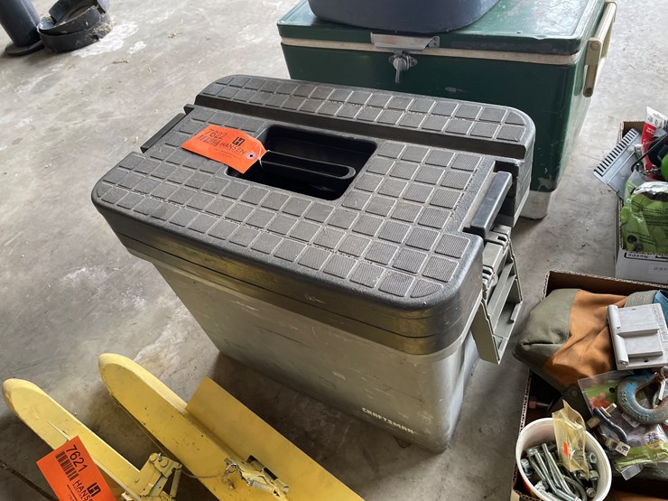 #7622-•-craftsman-box-with-baits-image-3