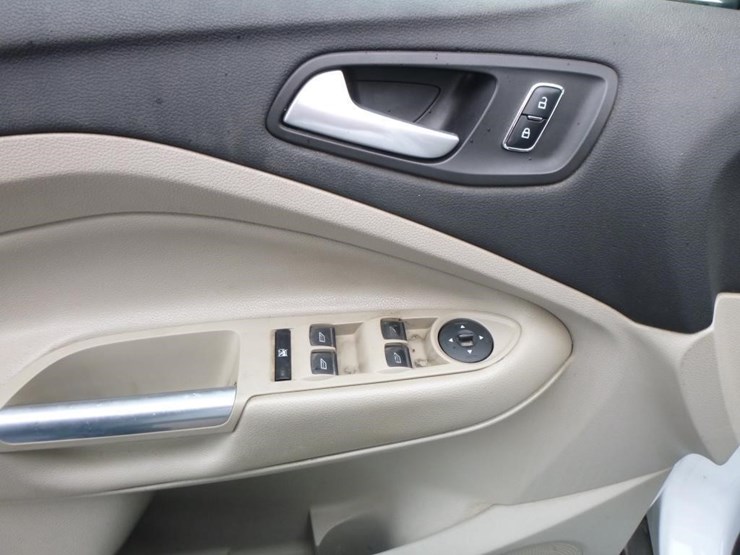 2016-ford-escape-image-17