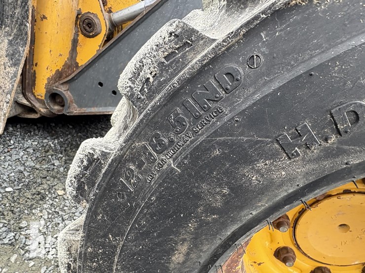 2015-deere-326e-image-21