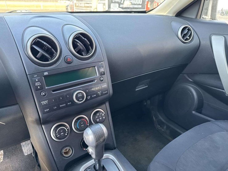 2010-nissan-rogue-image-22