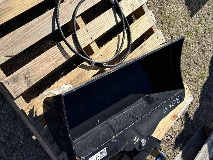 30"-hydraulic-tilting-cleanout-bucket-excavator-attachment-image-4