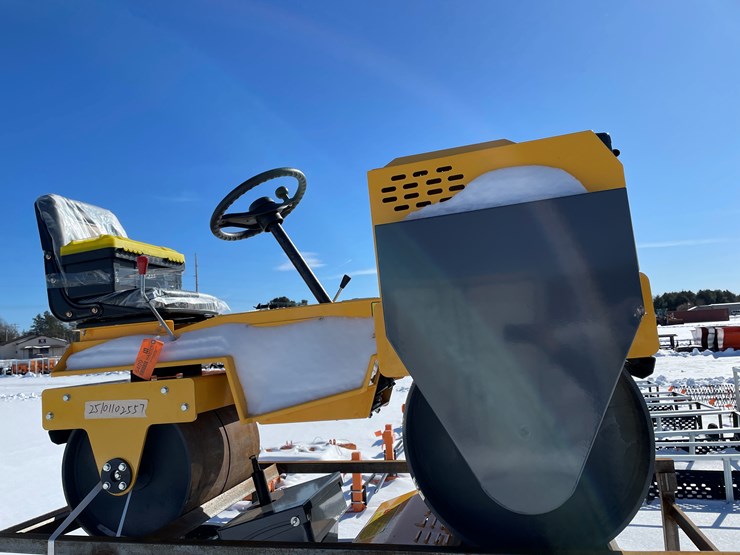 #5409-•-mms-850-ride-on-road-roller-image-1