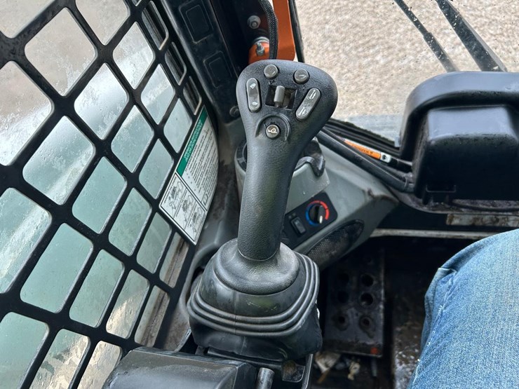 2019-bobcat-t870-image-24