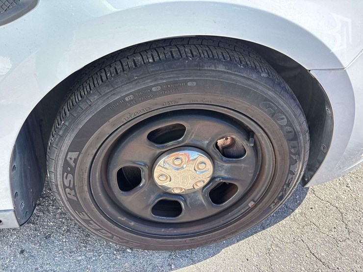 2015-ford-taurus-awd-sedan-image-19