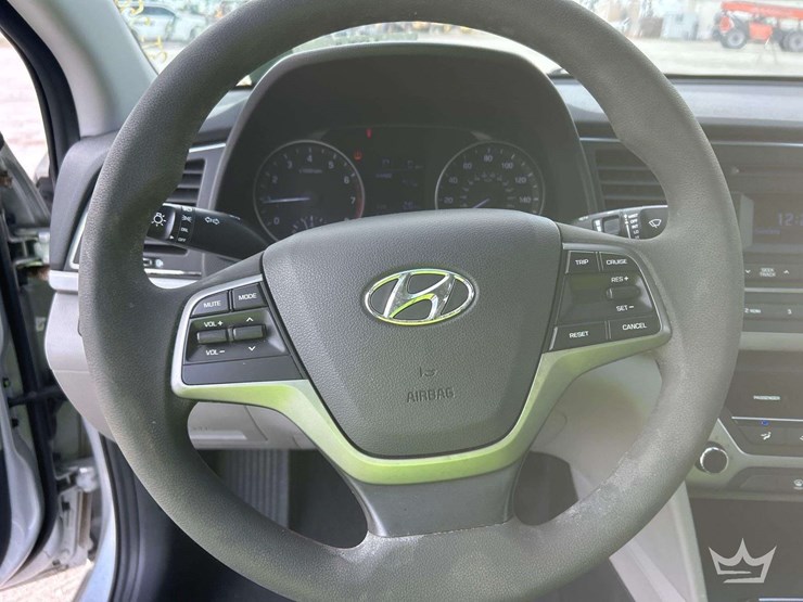 2017-hyundai-elantra-sedan-image-13