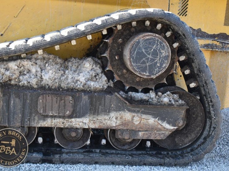 2015-deere-323e-image-29