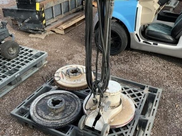 floor-scrubber-w/-scrubbing-pads-image-3