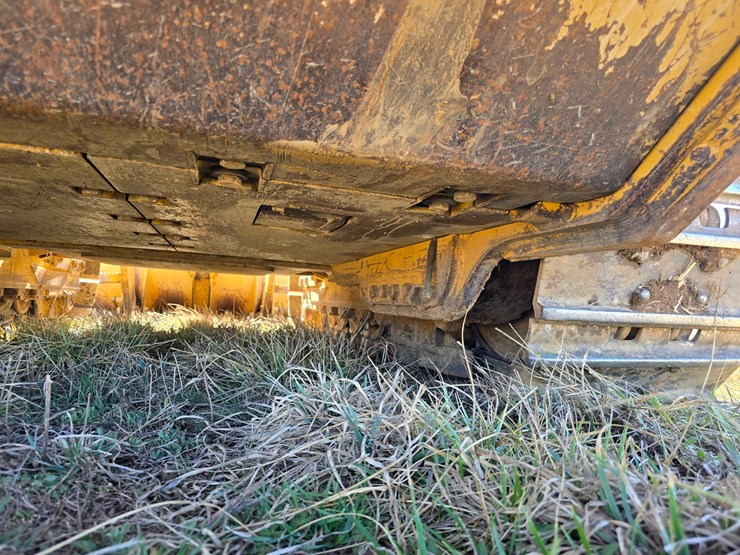 2015-caterpillar-953d-image-58