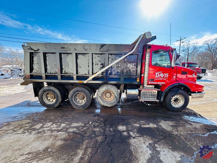 2011-volvo-truck-vhd-tri-axle-dump-truck-image-3