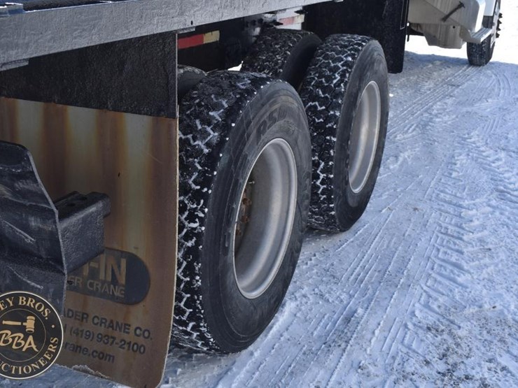 2012-peterbilt-348-image-16