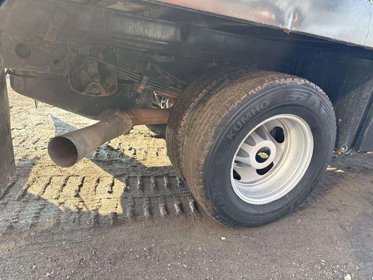 2013-chevrolet-3500-image-16