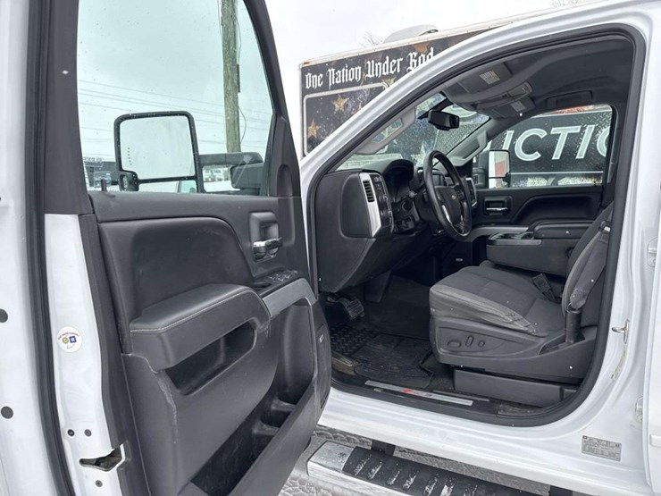 2016-chevrolet-silverado-2500hd-lt-image-12