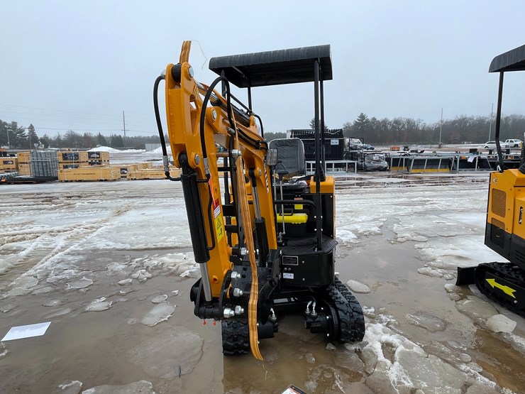 #5408-•-miva-va15-mini-excavator-image-2