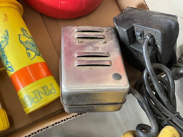 #7617-•-(2)-blue-fox-weighted-markers-image-5