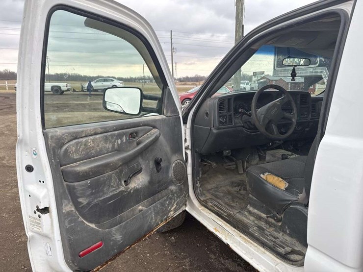 2003-gmc-k2500-image-12