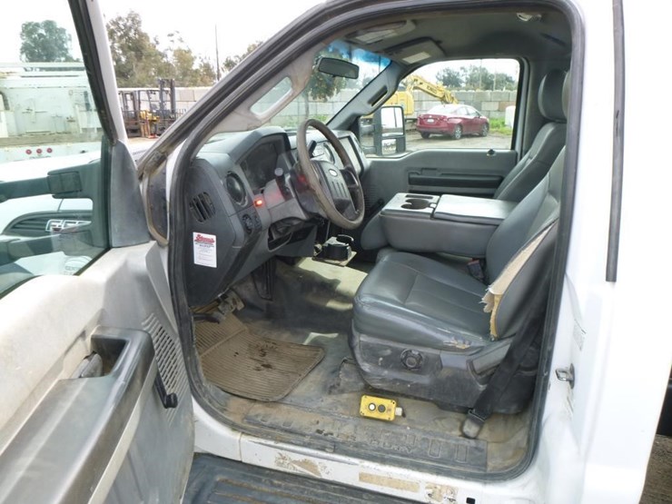 2013-ford-f550-image-11