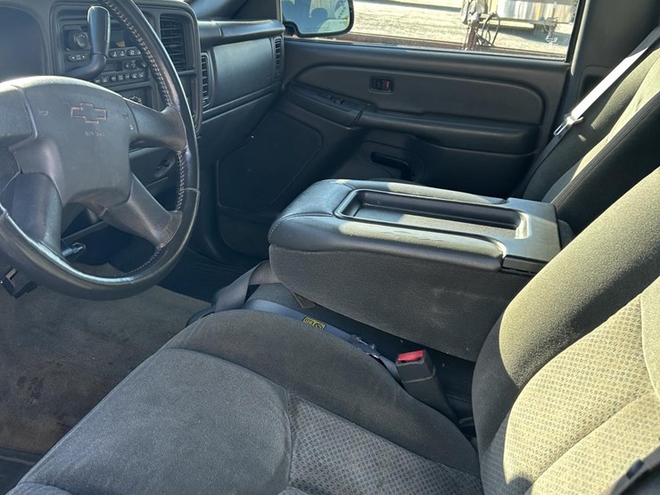 2004-chevrolet-silverado-1500-image-13