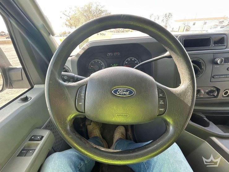 2011-ford-e350-image-13