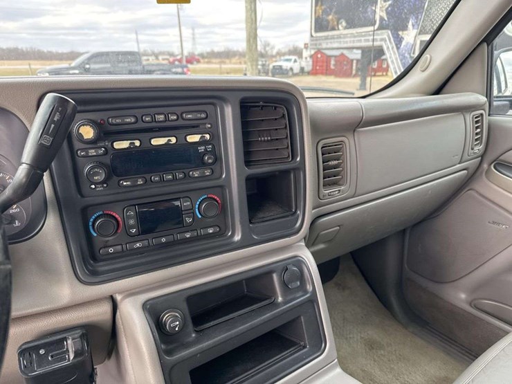 2005-gmc-sierra-2500-image-17