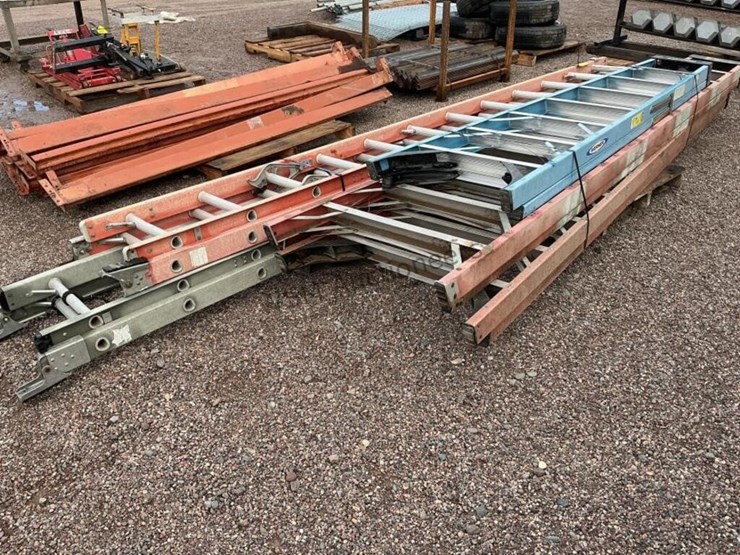 pallet-of-asst-step-and-extension-ladders-image-3