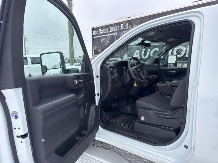 2022-chevrolet-silverado-3500-image-12