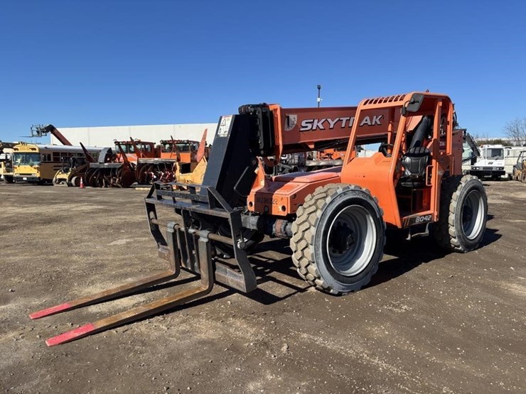 2017-jlg-8042-image-1