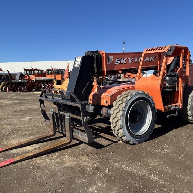 2017 JLG 8042