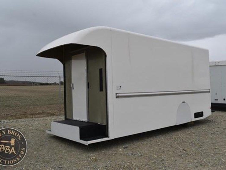 2000-box-truck-bed-38869-image-2