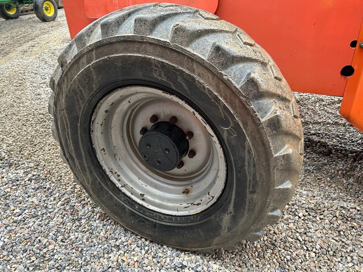 sky-trak-6042-image-11