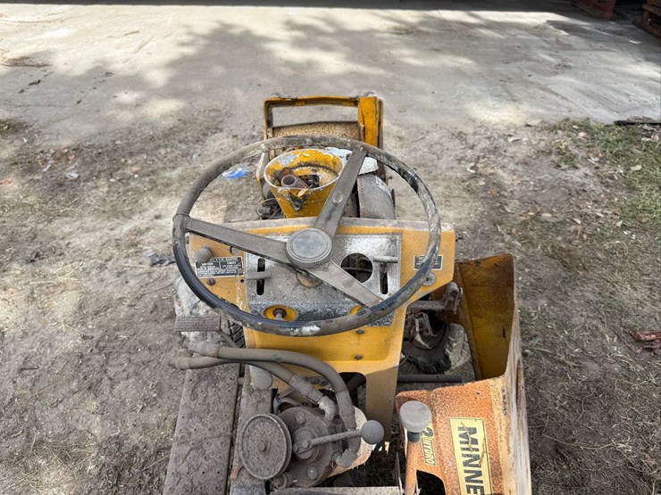 minneapolis-moline-112-image-9