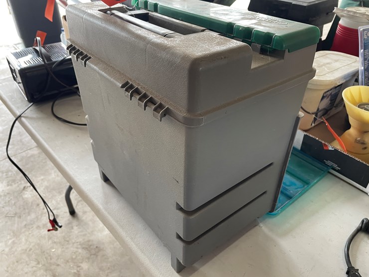 #7614-•-guide-series-tackle-box-image-4