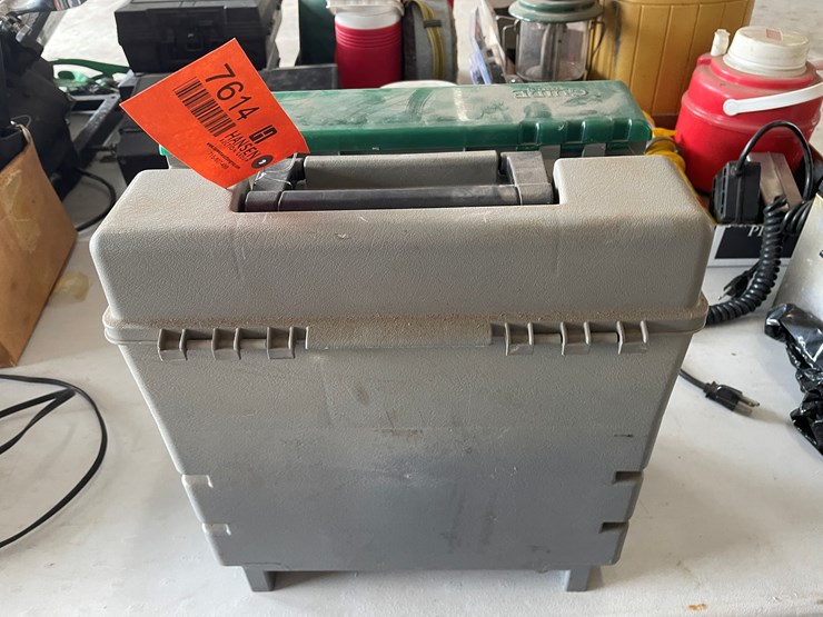 #7614-•-guide-series-tackle-box-image-3