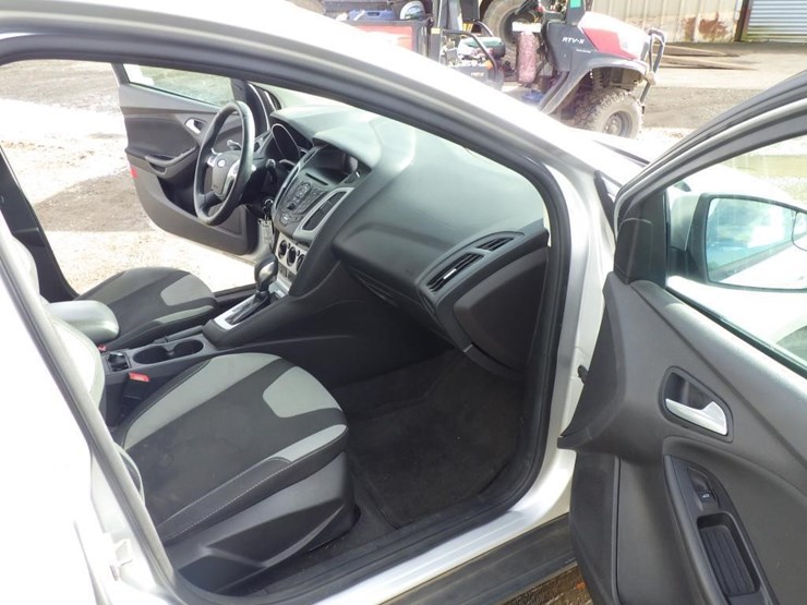 2014-ford-focus-sedan-image-6