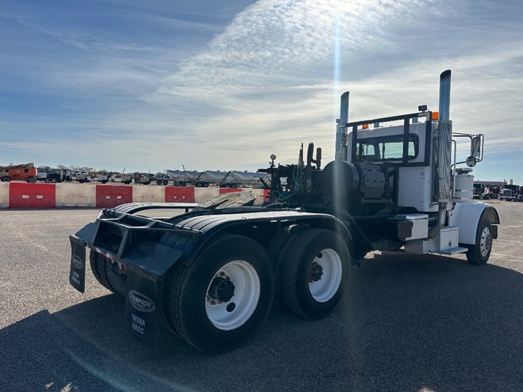 2009-peterbilt-367-image-5