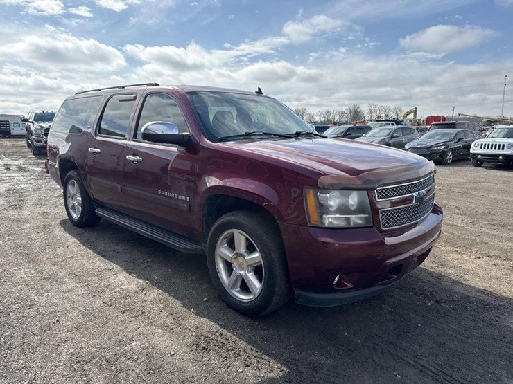 2008-chevrolet-suburban-image-5