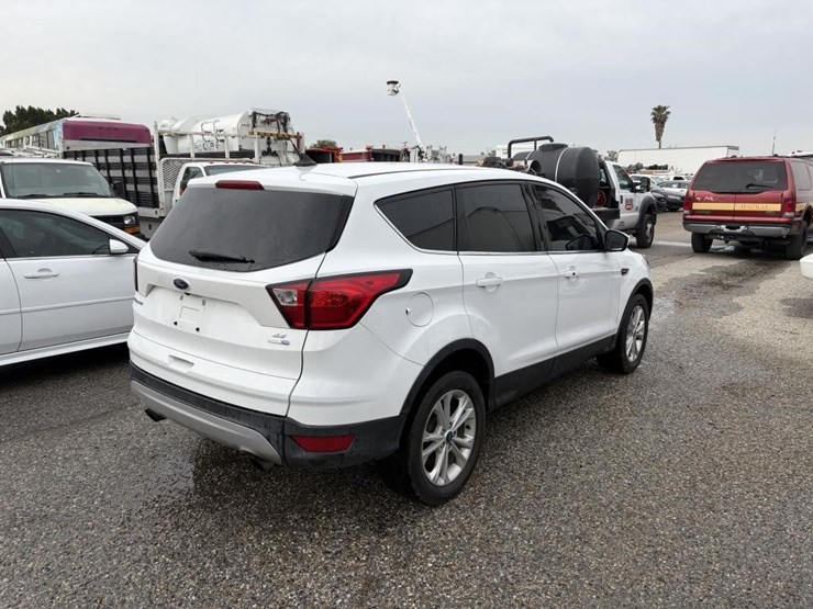 2019-ford-escape-se-image-3