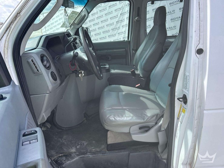 2011-ford-e350-image-11