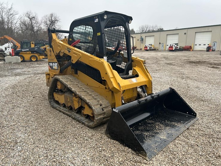 2015-caterpillar-259d-image-6