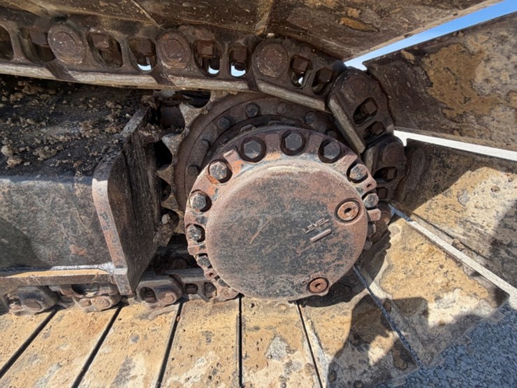 caterpillar-330gc-image-9