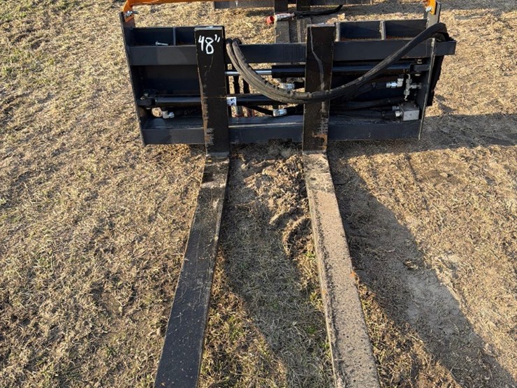 48"-hydraulic-forks-skid-steer-attachment-image-3
