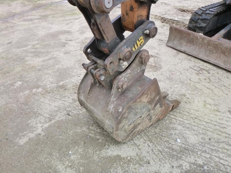 2017-case-cx33c-image-19