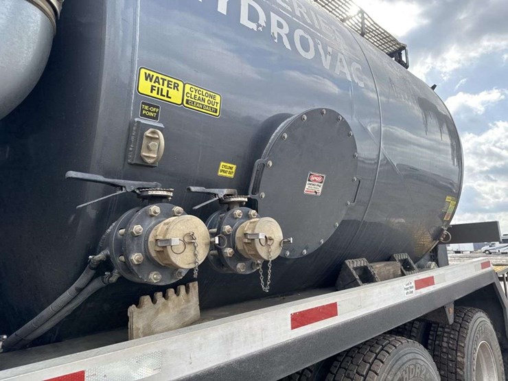 2016-caterpillar-ct660-image-17