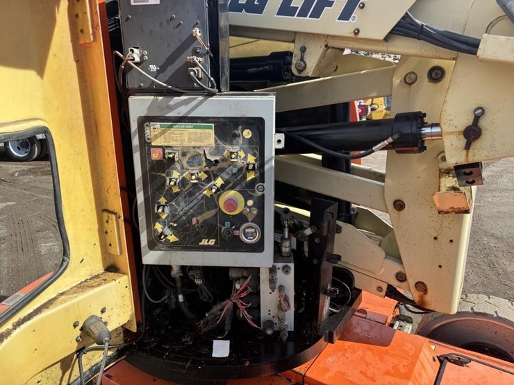 2007-jlg-e300aj-image-21